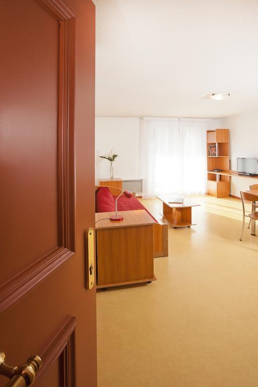 Sejours & Affaires Geneve Saint Genis Aparthotel Exterior foto